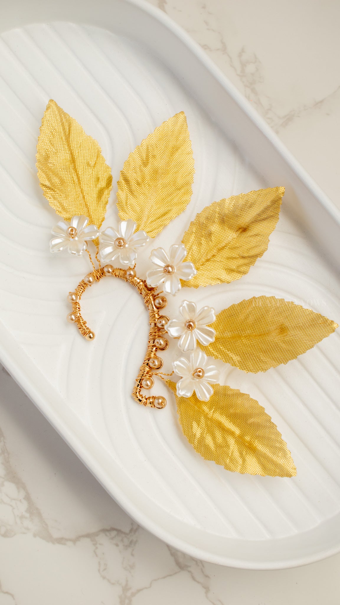 Galeia White Flowers Ear Cuff